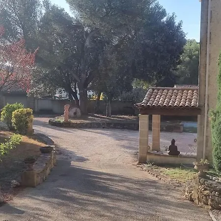 De 240 M2 Au Calme Avec Piscine *