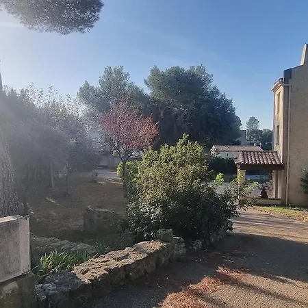 De 240 M2 Au Calme Avec Piscine