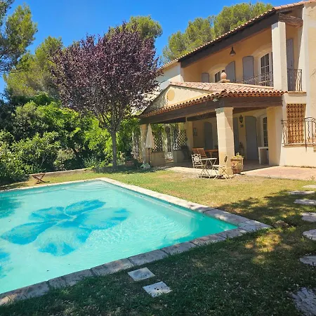 Villa De 240 M2 Au Calme Avec Piscine *